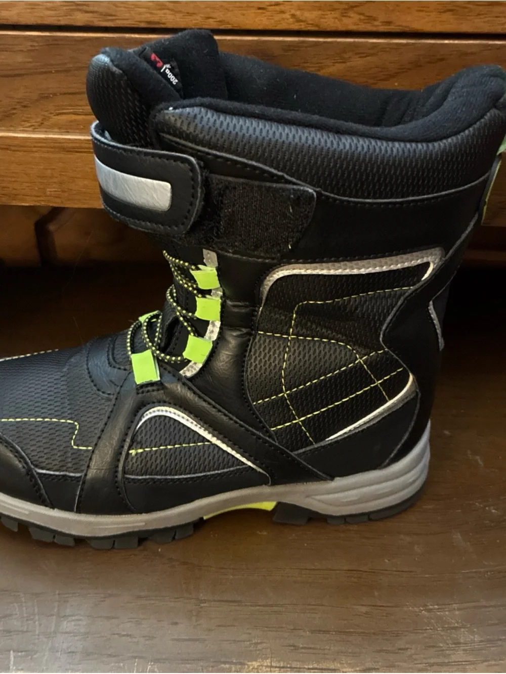 Kids Totes Winter snow boots size 2 youth Warm 3M thinsulate Water resistant